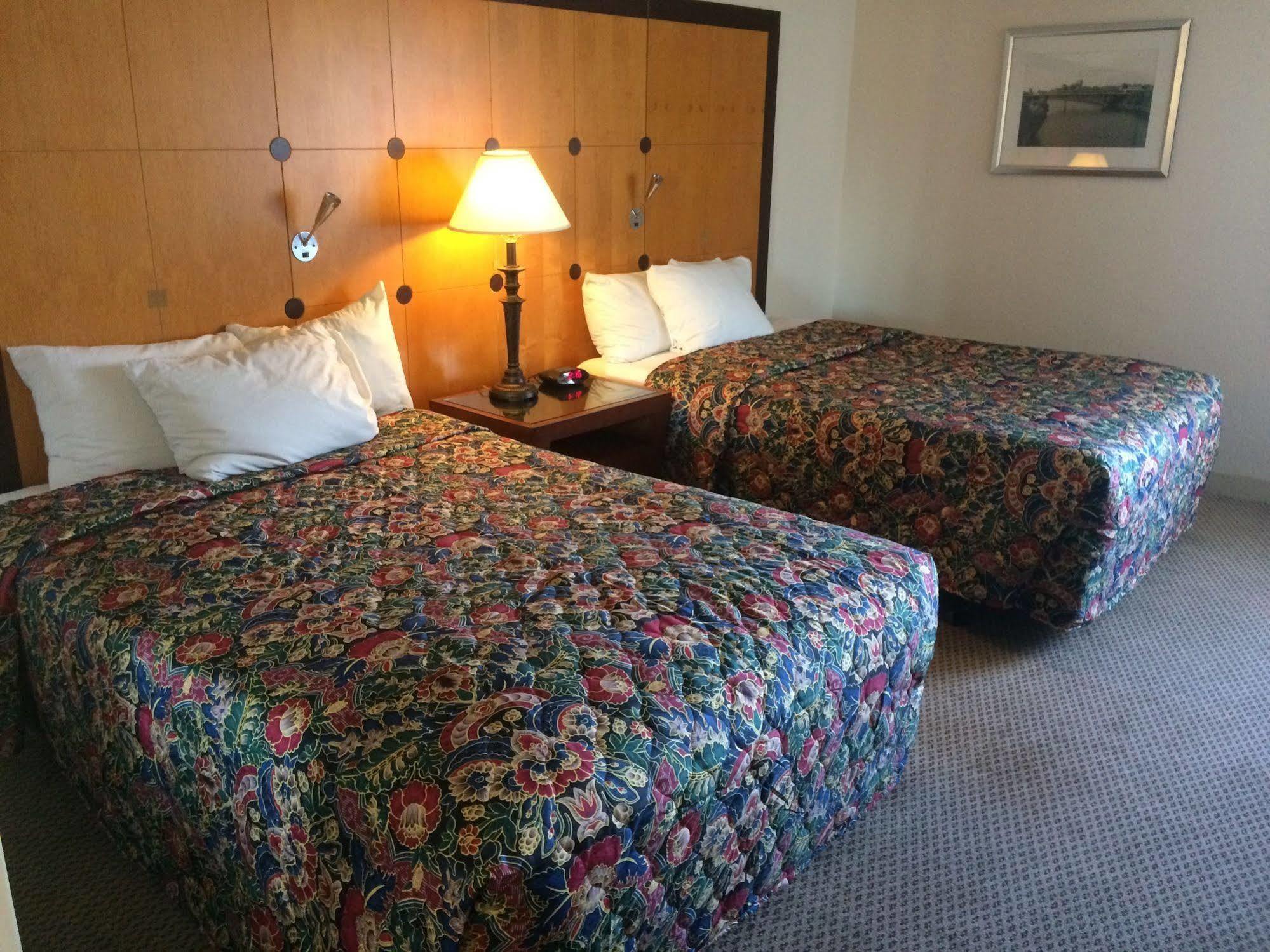 Travelodge By Wyndham Brooklyn Center Kültér fotó